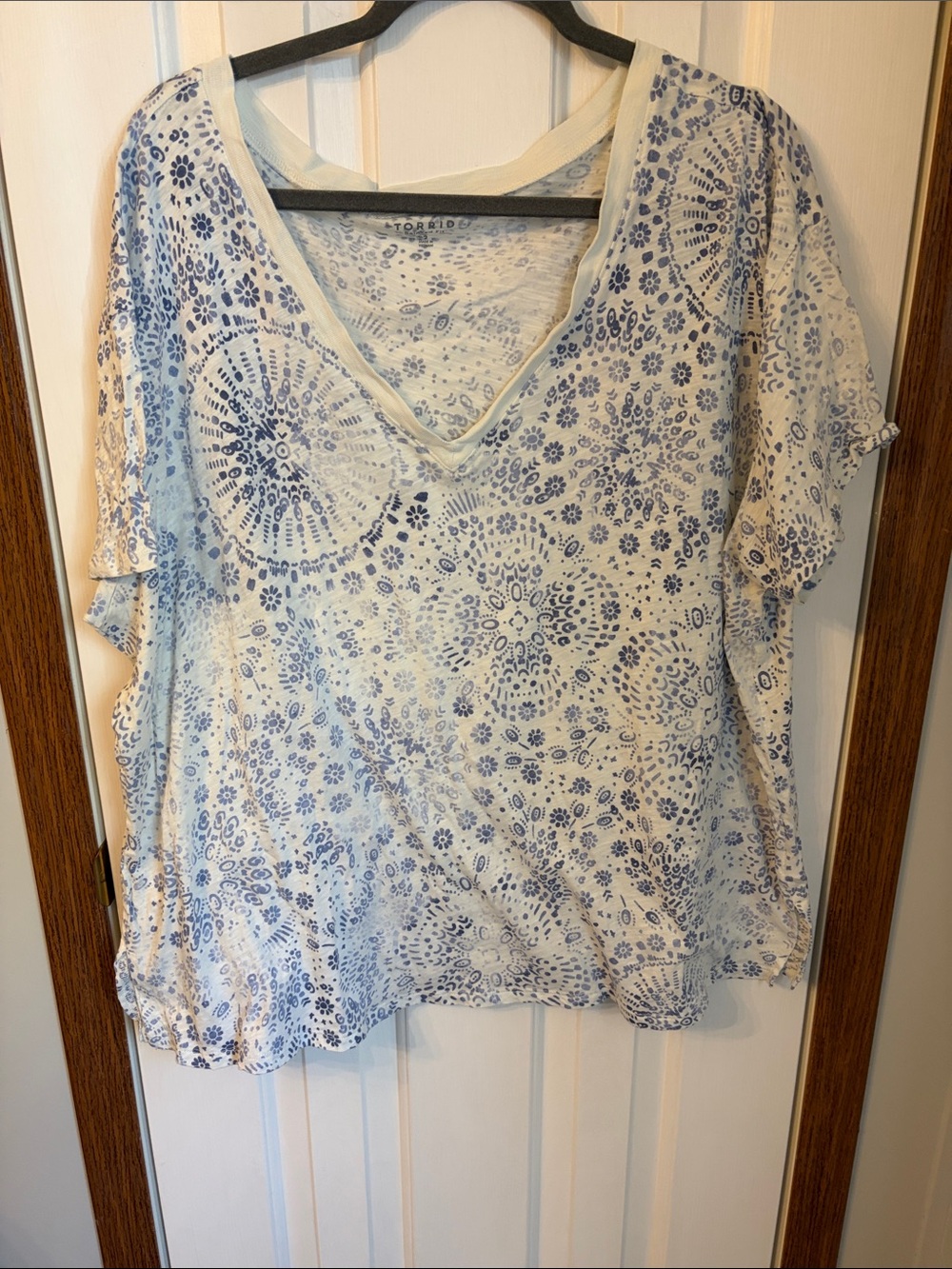 torrid White and Blue Medallion V-Neck Short Sleeve Top